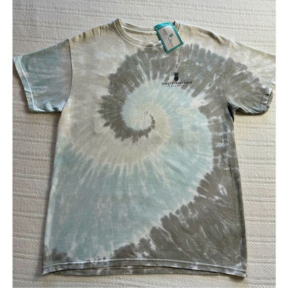 SIMPLY SOUTHERN MEDIUM “TIS THE SEASON” Short Sleeve Tshirt - Picture 3 of 9